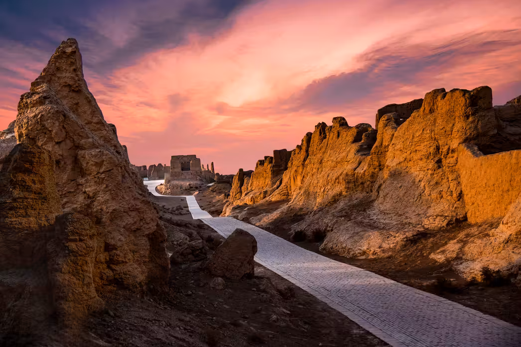 Flüge ${{cityDName}} Turpan