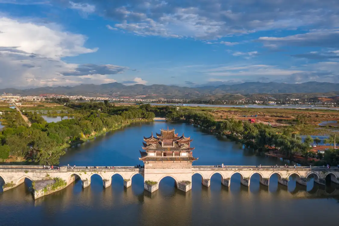 Hotels near Jianshui 17-hole Bridge