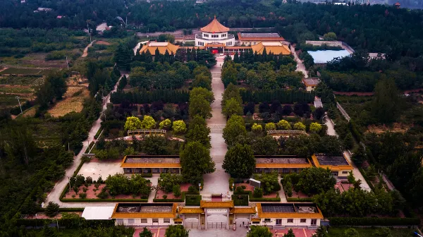 Yun-Ray Ambassador Hotel