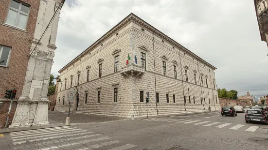 Palazzo dei Diamanti