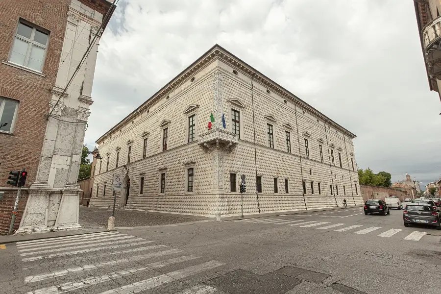 Palazzo dei Diamanti