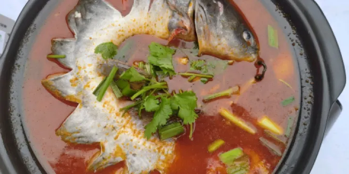 食在鄉布依私房特色菜馆