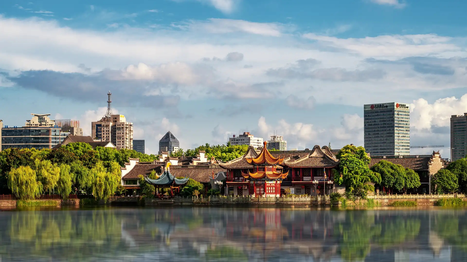 Hotels near Moon Lake