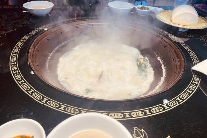 陈大锅·铁锅大鱼头(步行街店)