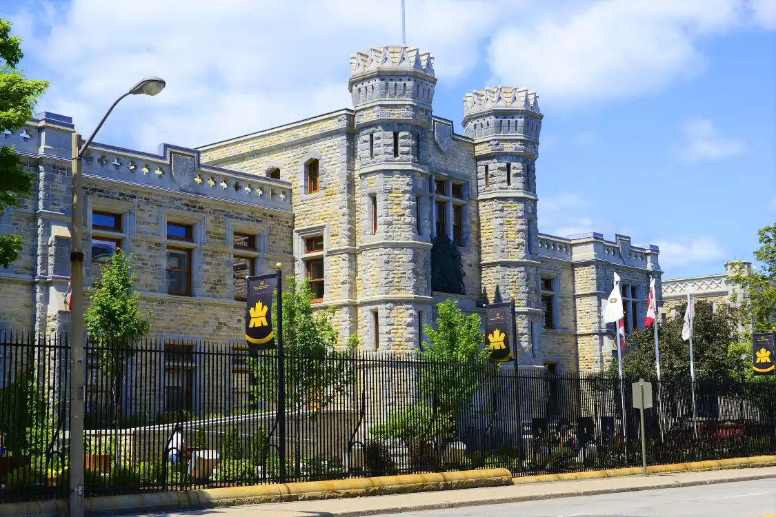 Hotels near Royal Canadian Mint