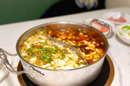 德林酸菜鱼火锅(南丹店)