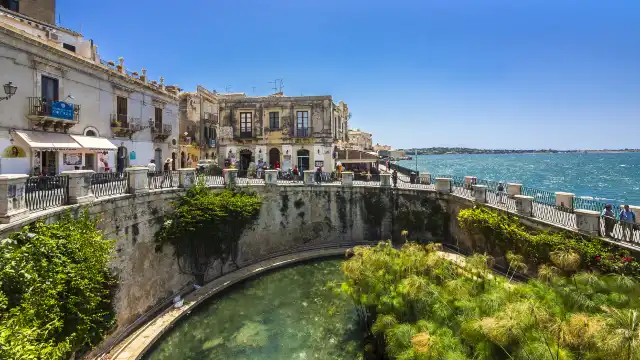 Hotels near Arethusa Spring