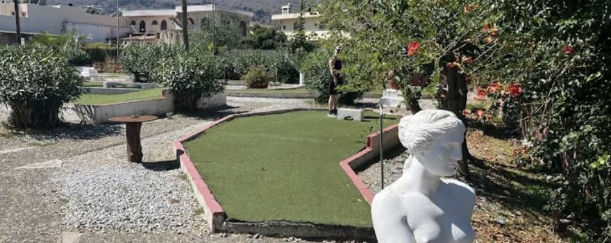 Rainbow Playground-Cafe-Minigolf