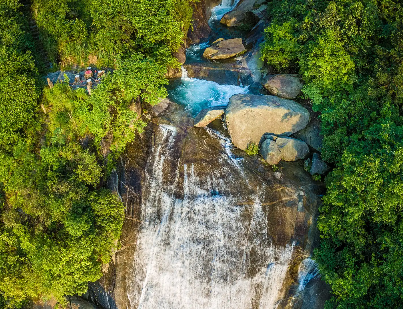 Hotels near Baoding Pubu