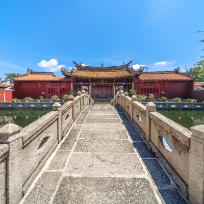 Отели рядом со станцией 