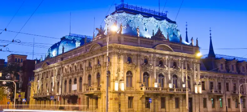 โรงแรมใกล้สนามบินวลาดีสลาว์ เรย์มอนต์