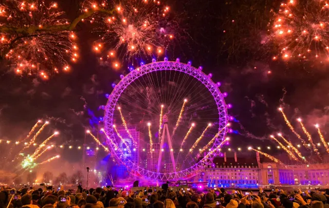 The iconic fireworks/London Eye combination