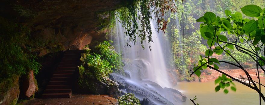 Water Curtain Cave