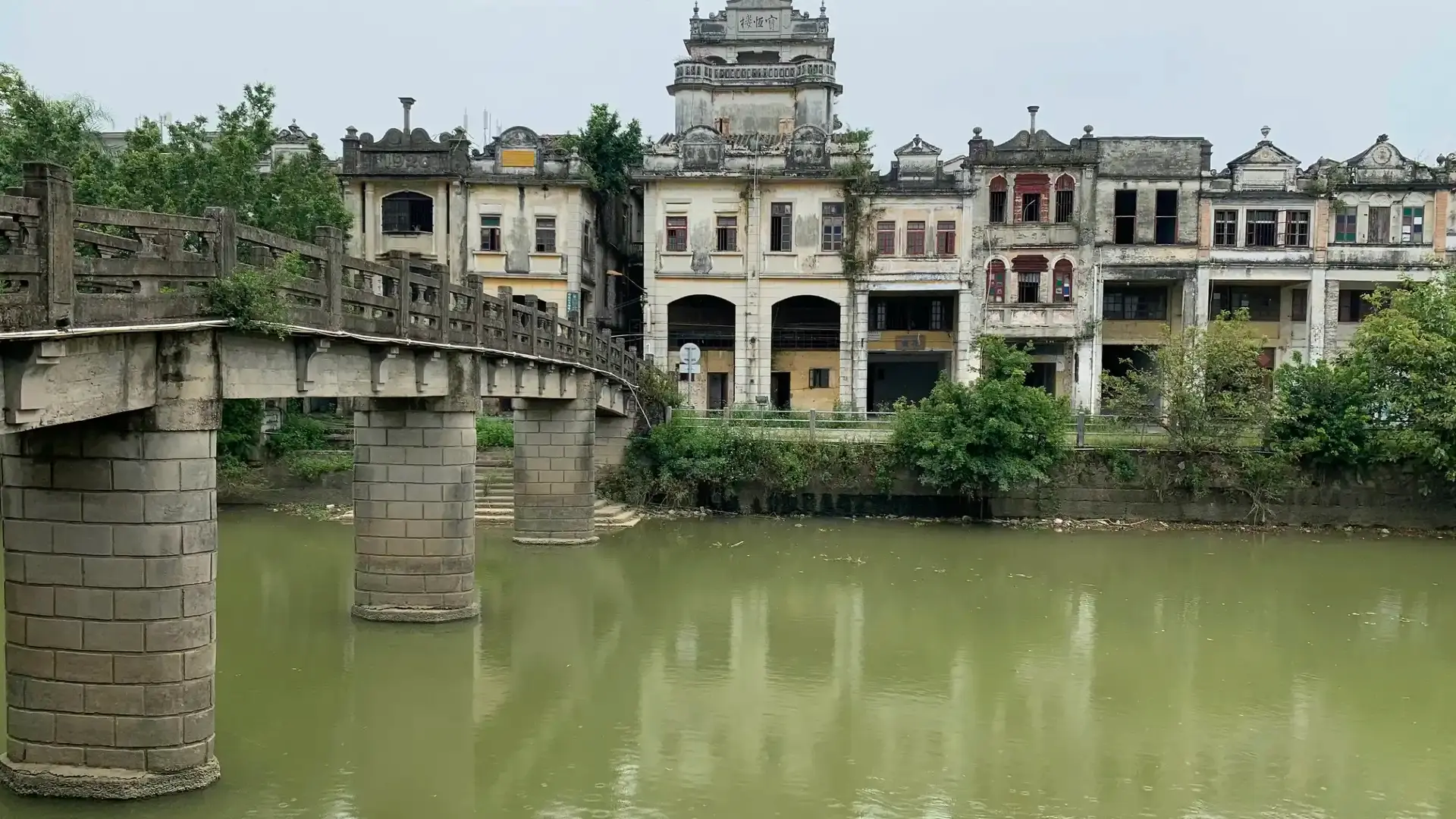 Hotels near Chikan Ancient Town Movie & Television Town