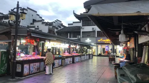 歙县古城小吃一条街 in เสอเซียน