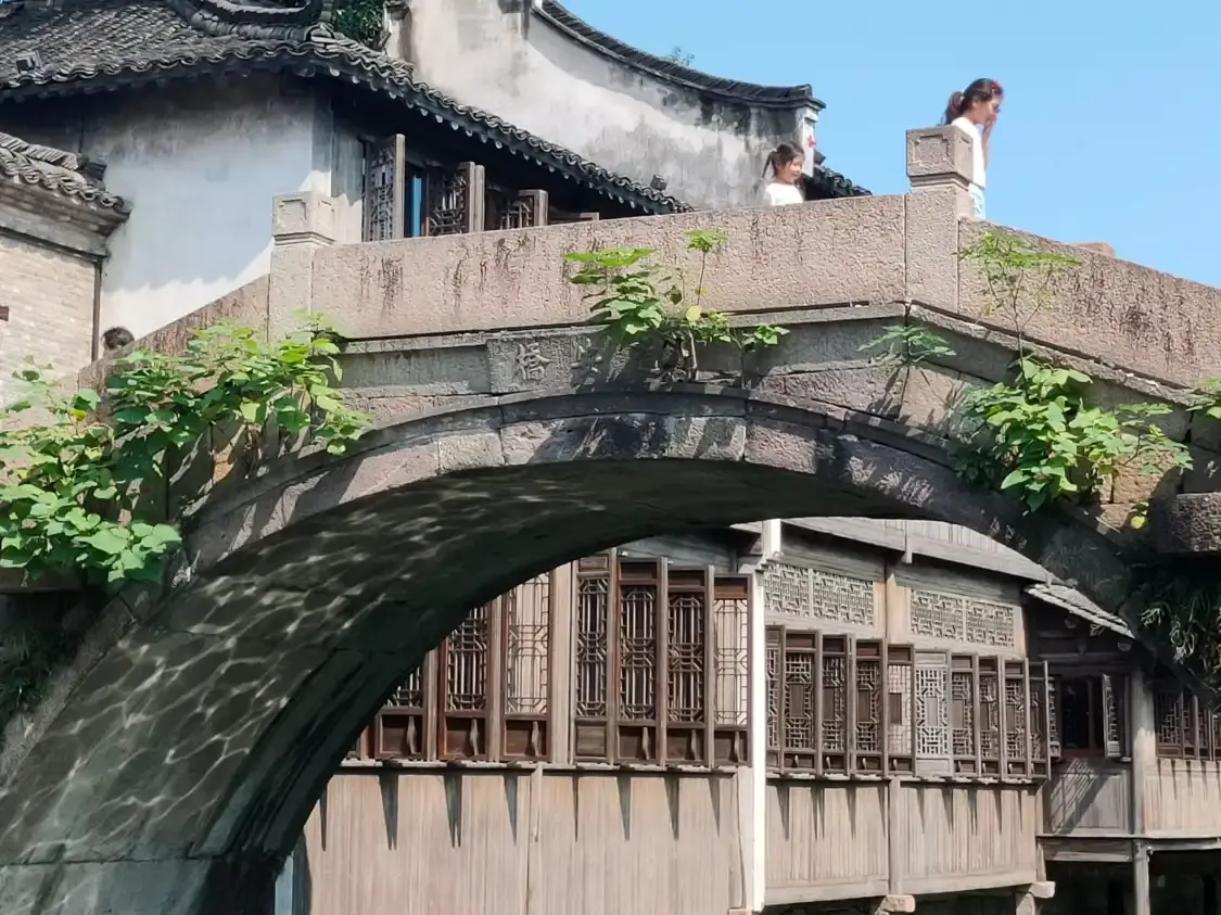 통안 대교 주변 호텔