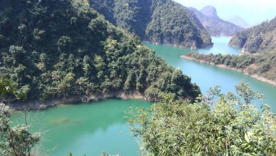 Mopan Lake