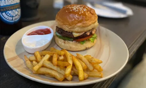 Kausi Dreamers Terrace Cafe