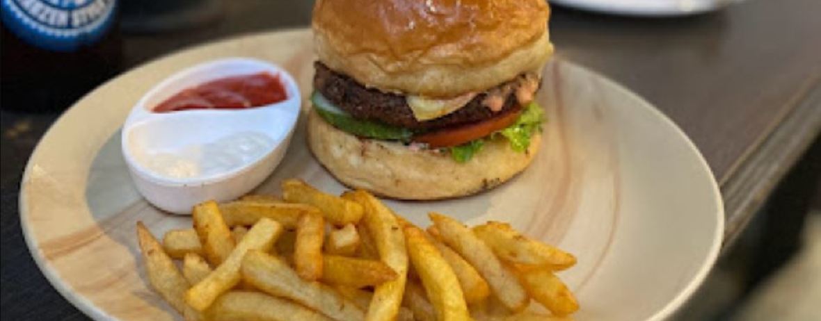 Kausi Dreamers Terrace Cafe