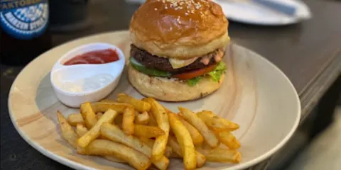Kausi Dreamers Terrace Cafe
