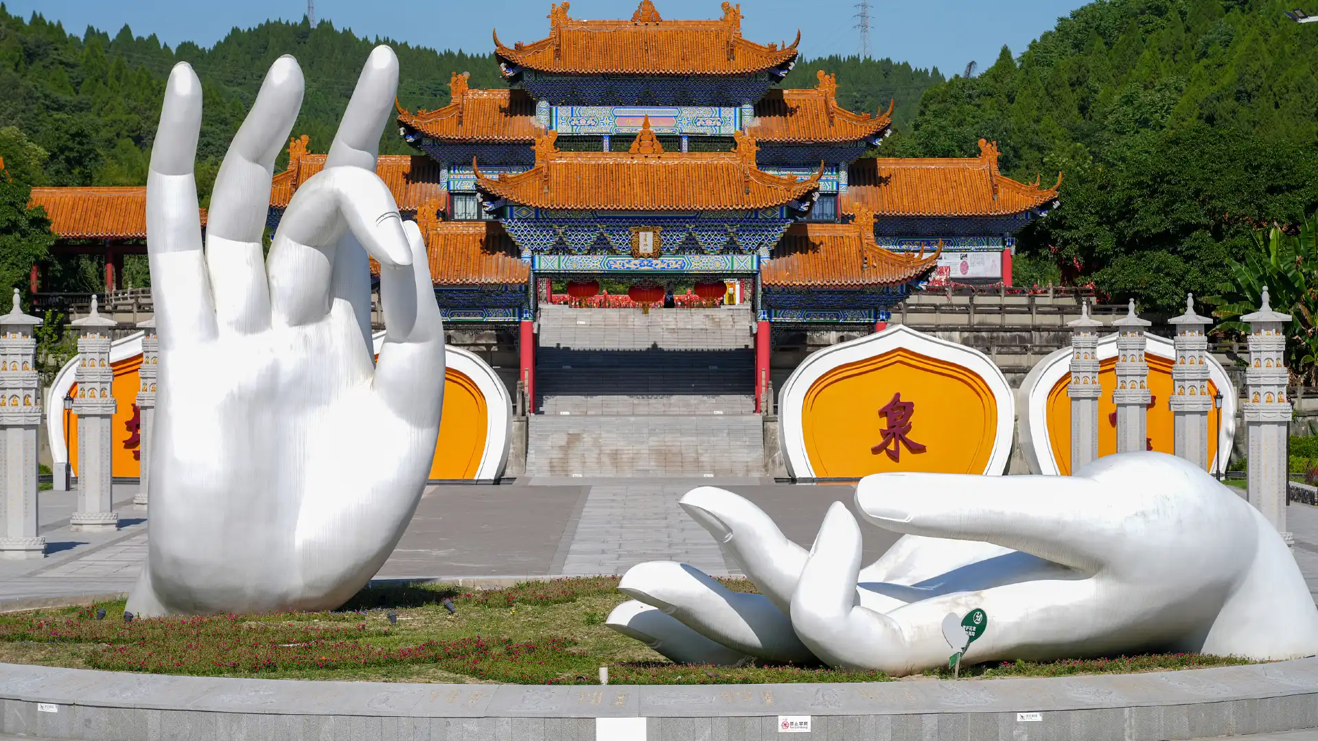 Hotels near Lingquan Scenic Area the hometown of Guanyin in China