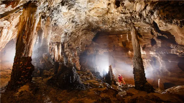 Enshi Cave Exploration