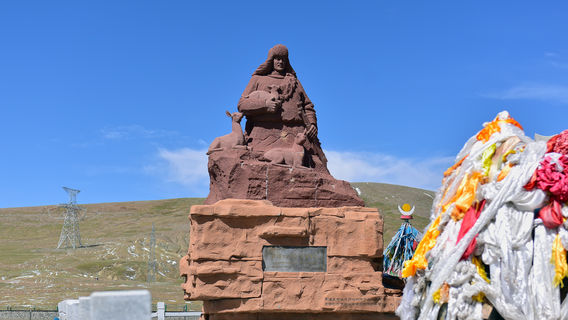 Jiesang Suonandajie Martyr's Monument