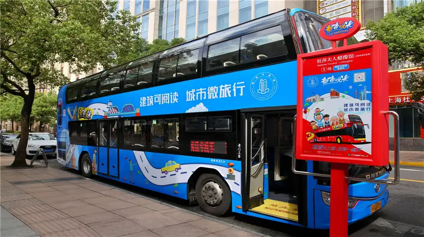 2_City Sightseeing Tour Bus