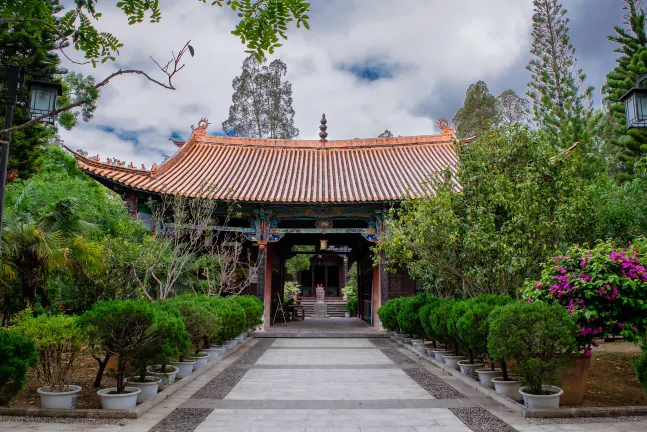 Baoshan Qinghua Seaview Hotel (Qinghua Building)