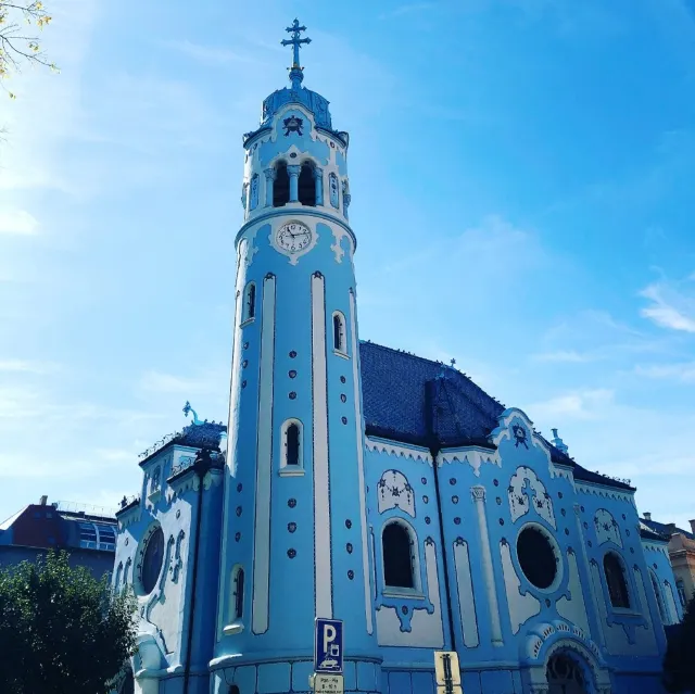 Trip.comグループカレンダーからの一枚 – 青の教会（スロバキア）