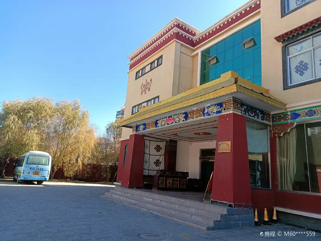 Hotels near Xizang Cangyiyao Wenhua Bolan Center