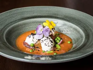TNQ RESTAURANT & BAR
