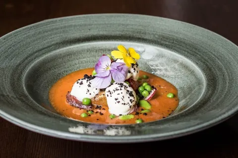 TNQ RESTAURANT & BAR