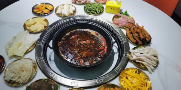 聚爐火鍋烤肉小龍蝦