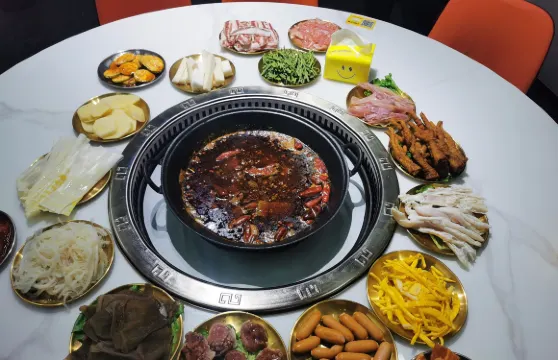 聚爐火鍋烤肉小龍蝦