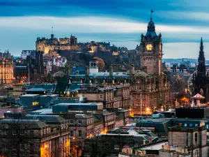 10 Objek Wisata Malam Terbaik di Edinburgh