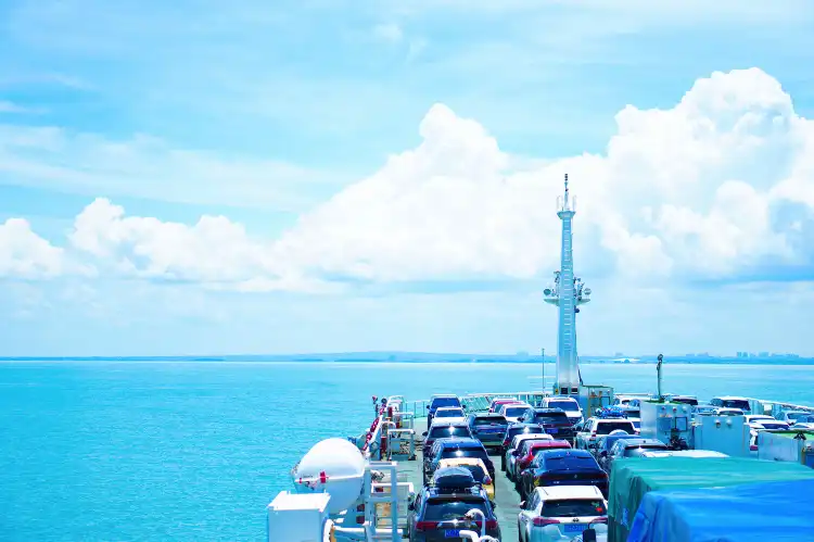 Hotels near Qiongzhou Strait
