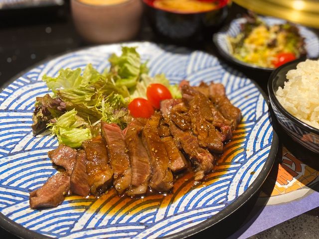 日式定食優惠：二人同行一人半價