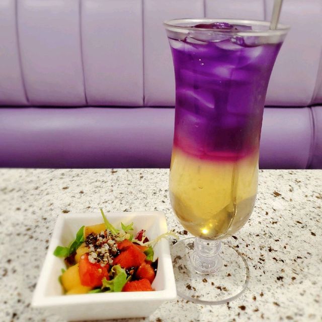 紫白色為主素食餐廳