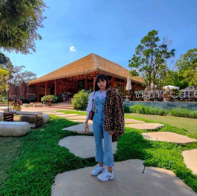 "ชนบท คาเฟ่" เขาใหญ่