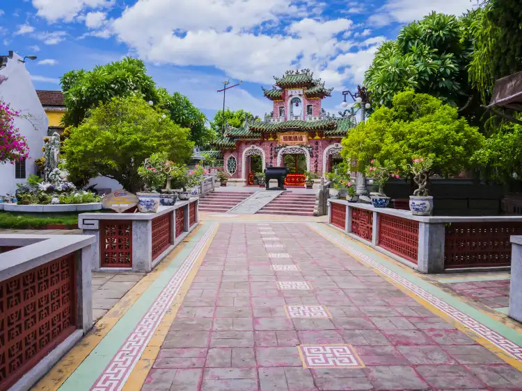 Hotels near Tran Family Chapel