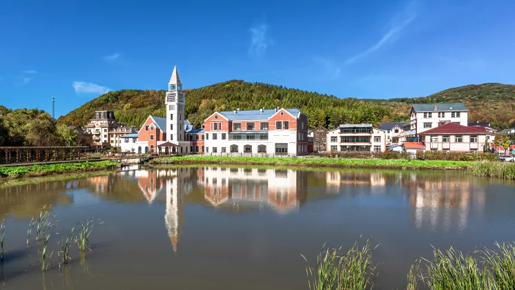 Bailong Lake (three ponds)周辺のホテル