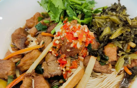 小毛牛肉麵（公休日見臉書公告）