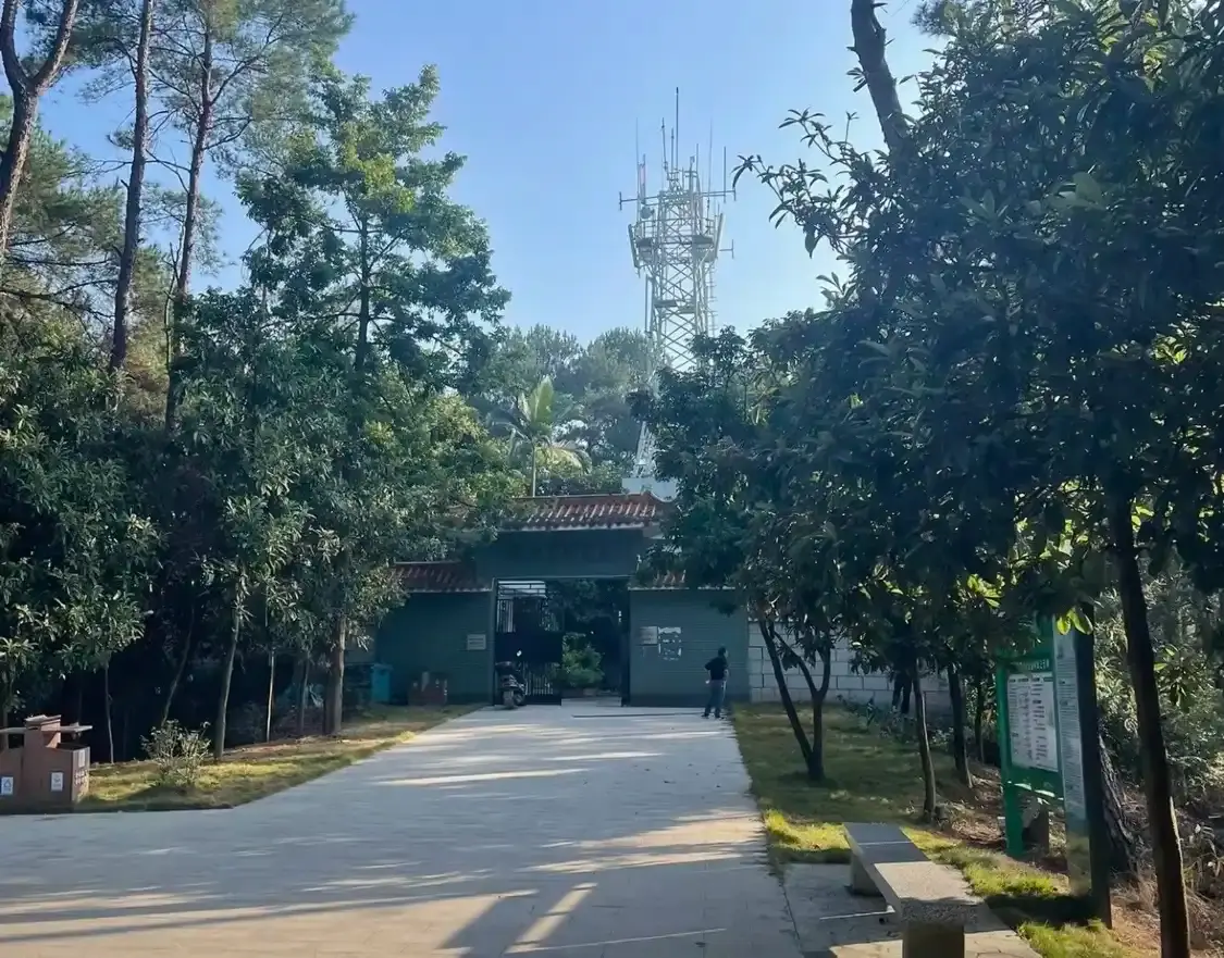 Hotels near Tashan Cultural Park