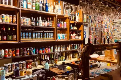 UPSTAIRS PUB