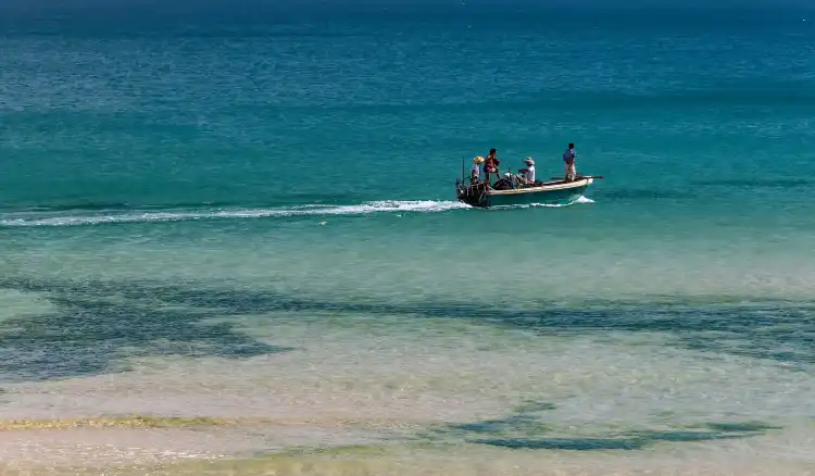 Hotels near Wanning Sea Fishing and Water Experience