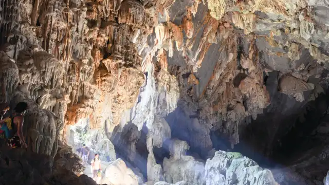 Hotels near Tham Poukham Cave
