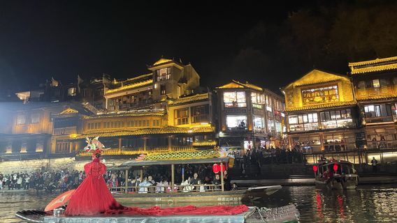 Immersive Tuojiang River