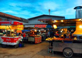 ศูนย์ศรีพัฒน์ โรงแรมใกล้เคียง