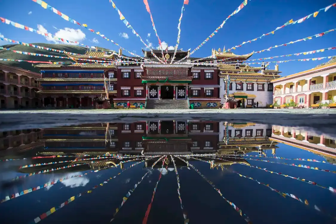Hotels near Lhagang Monastery